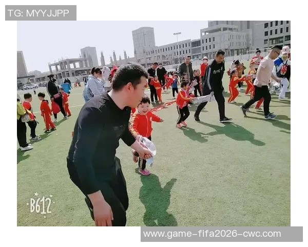 童趣无限儿童画展现小小足球梦与快乐成长的故事 童趣无限儿童画展现小小足球梦与快乐成长的故事